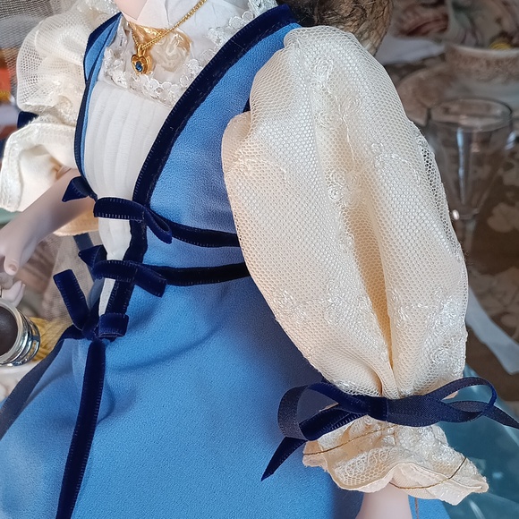 Felicia The Coca-Cola limited edition heirloom doll - Picture 12 of 13